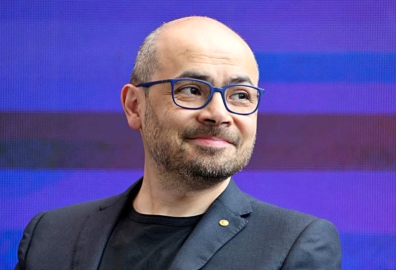 Google shakes up AI leadership as DeepMind chief shifts role