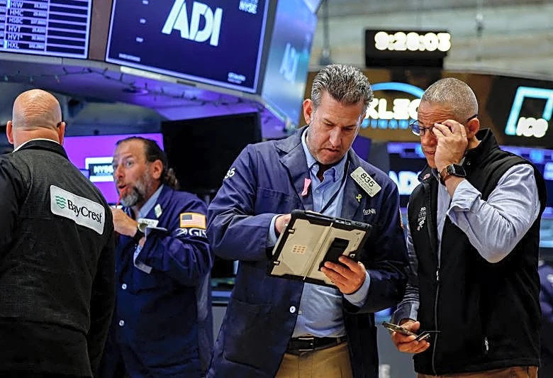 S&P 500, Dow at record highs on Mideast deal hopes; SpaceX, AMD drag
