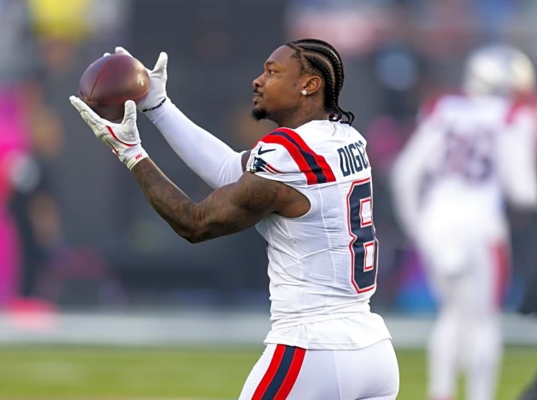 Reports: WR Stefon Diggs to sign with Commanders