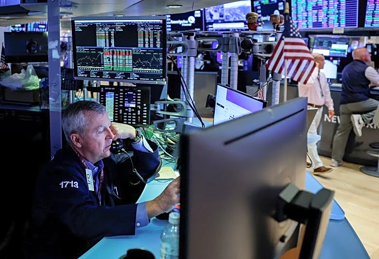 Trading Day: Momentum fizzles, gold sizzles