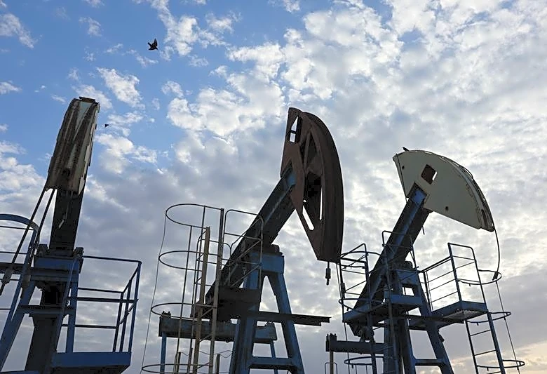 Oil prices slip as Iran cites progress with Oman on Hormuz agreement