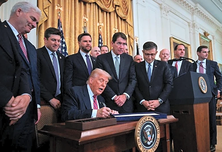 Trump could net big tax windfall in crypto bill divestiture plan, Bloomberg News reports