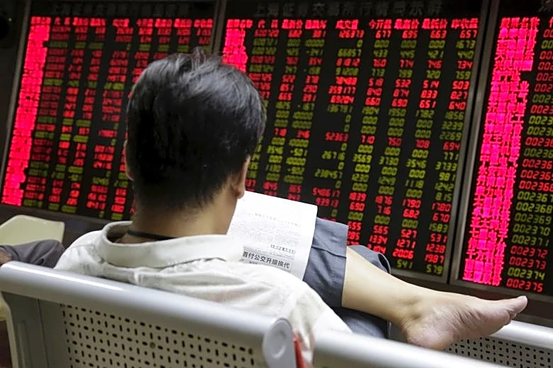 Asian shares pause for US jobs, oil extends gains on Mideast risk