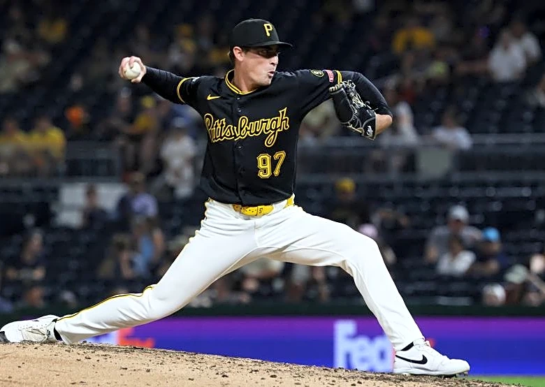 Reds add well-traveled RHP Ron Marinaccio
