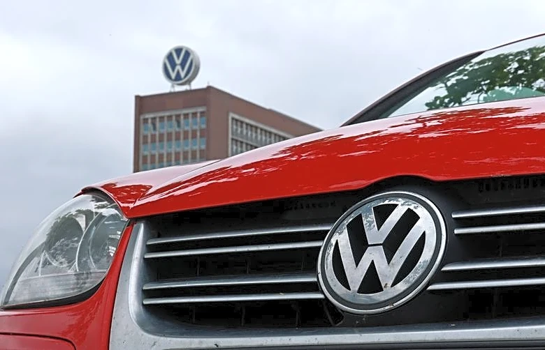 Volkswagen must act now, controlling families say as investments suffer