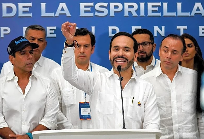 De La Espriella to take office as Colombia president on pledges of security crackdown