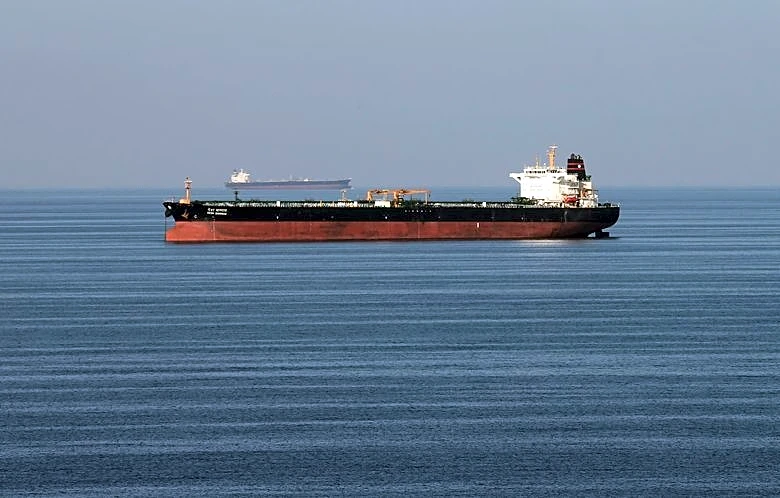 Oil gains on pending Iran-Oman deal over Hormuz