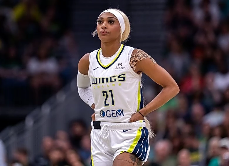 Sky's DiJonai Carrington posts 'white privilege' after ejection vs. Fever