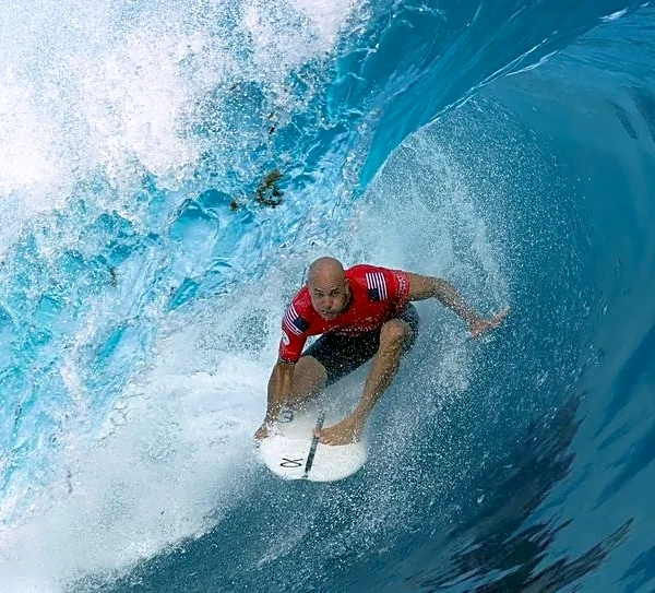 Surfing-Wildcard Kelly Slater stars as Tahiti Pro kicks off in unruly surf