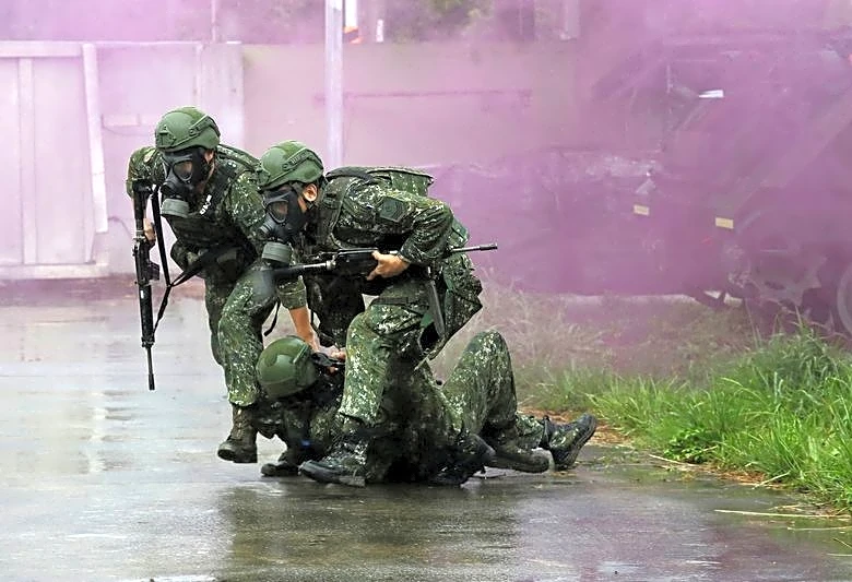 Taiwan simulates repelling Chinese assault, to slow mobile internet in annual war games
