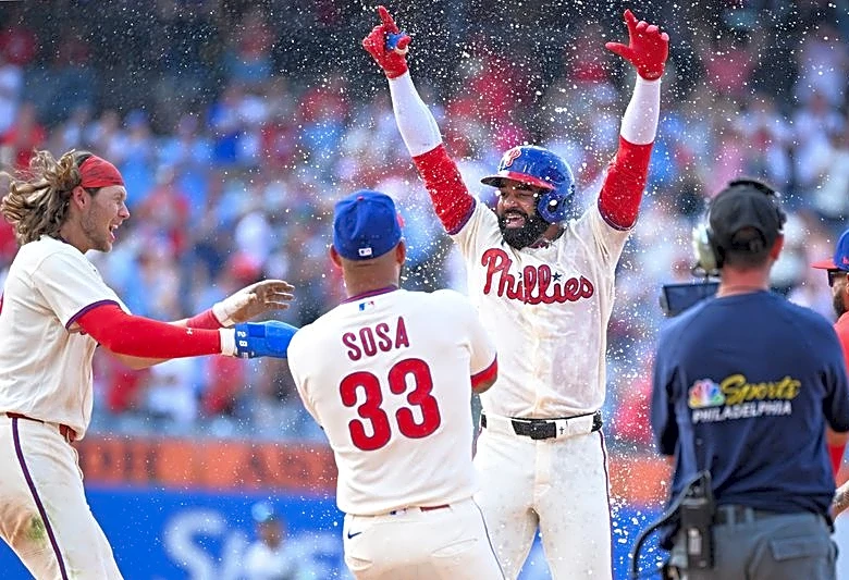 MLB roundup: Phillies walk off Blue Jays in 12 to avoid sweep