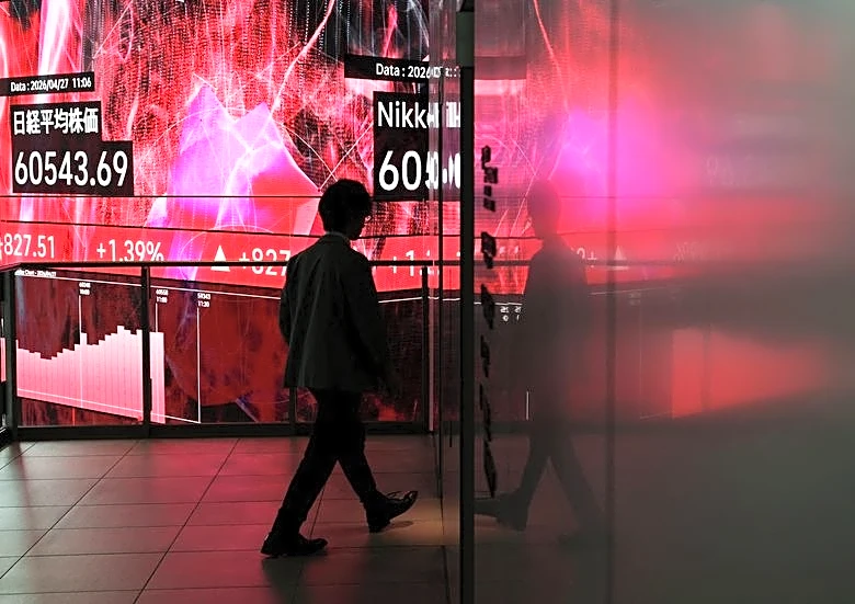 Asia stocks firm; oil edges up on Gulf morass