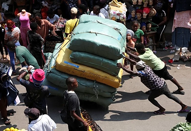 Analysis-Nigerians' cost of living pain deepens as election looms