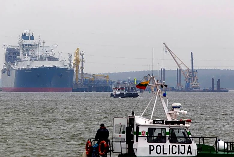 Analysis-Poland and Baltics shield infrastructure, fearing a Russian false-flag strike