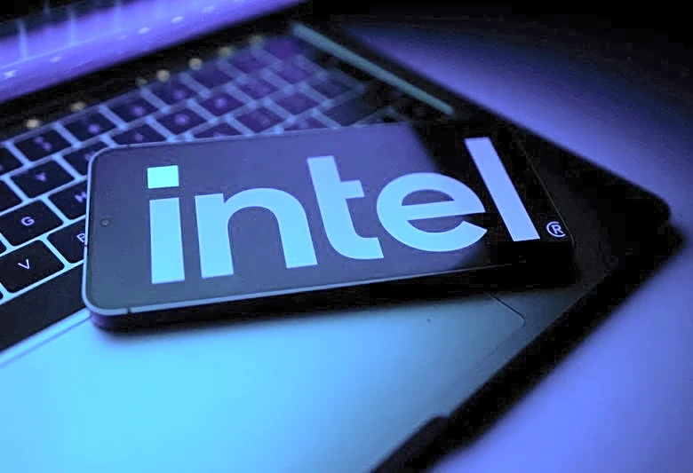 Intel plans $15 billion share sale as turnaround rally lifts stock