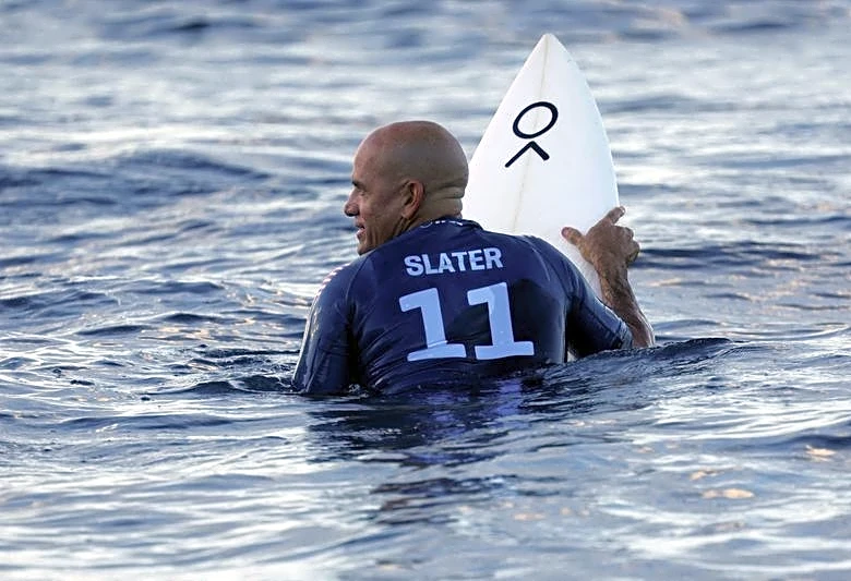 Surfing-Slater marches on in Tahiti Pro as Teahupo'o pumps
