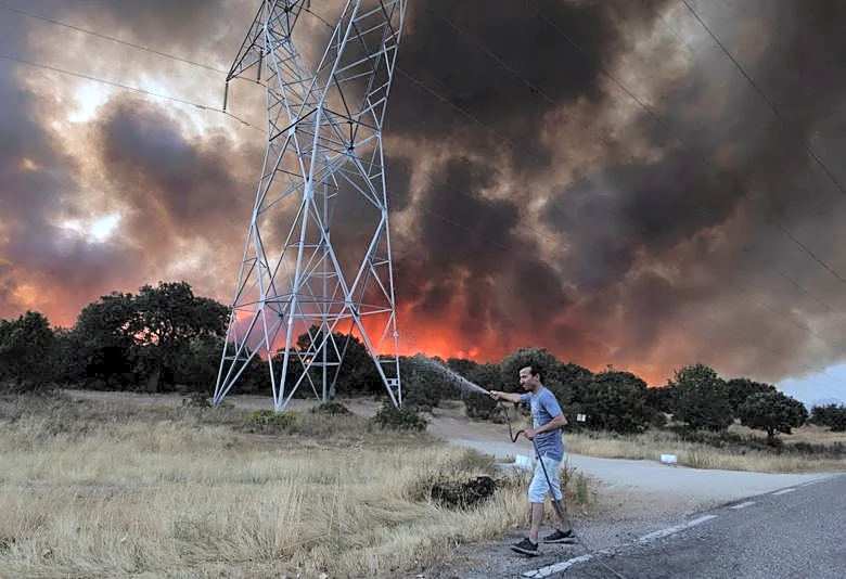 Spain prepares for eclipse under shadow of wildfire risk