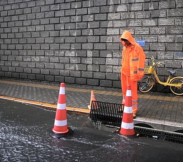 Typhoon Dolphin floods central China, parts of Beijing