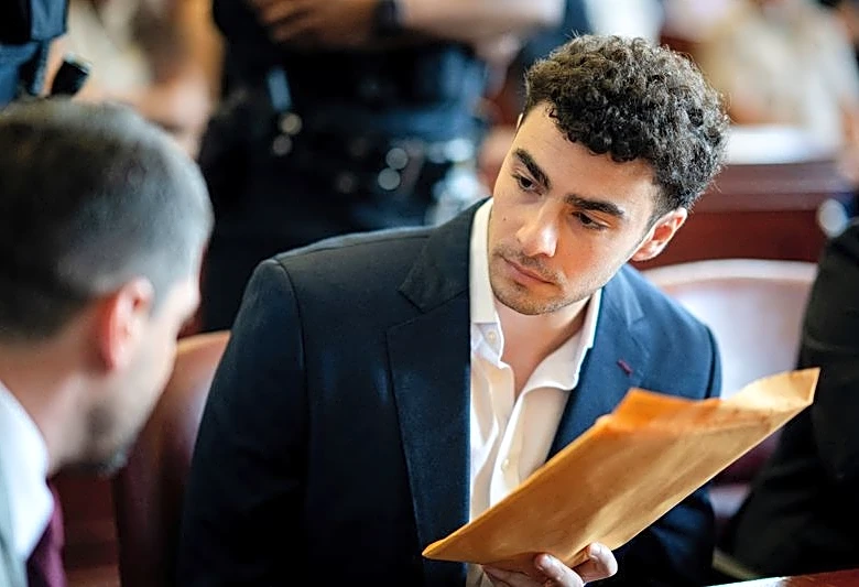 Luigi Mangione arrives in court ahead of insurance CEO murder trial