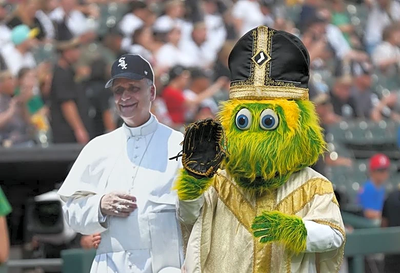 White Sox celebrate ‘Pope Night’ with holy hat giveaway