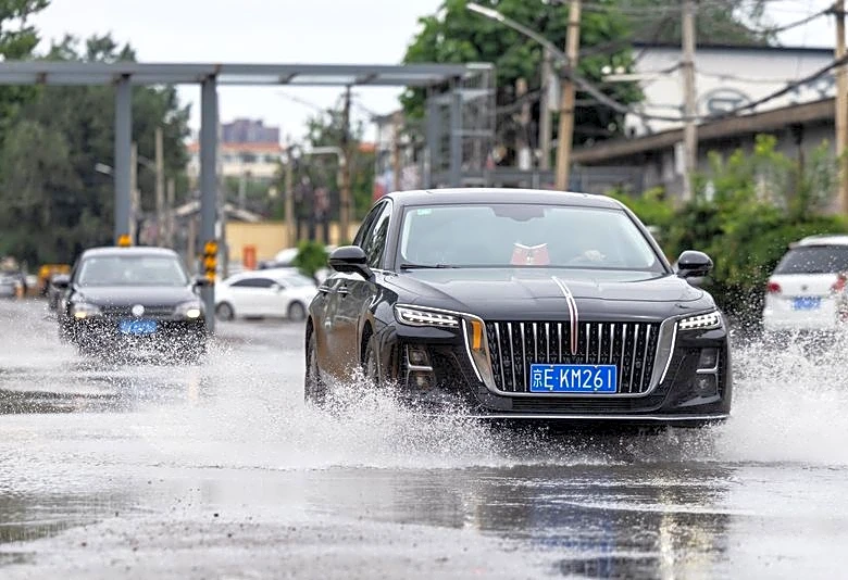 Rain pounds Beijing as Typhoon Dolphin sweeps through China