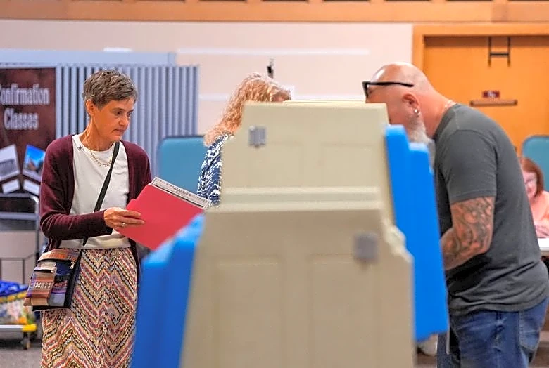 Wisconsin Democrats nominate moderate Crowley for governor; Trump ally beaten in Minnesota