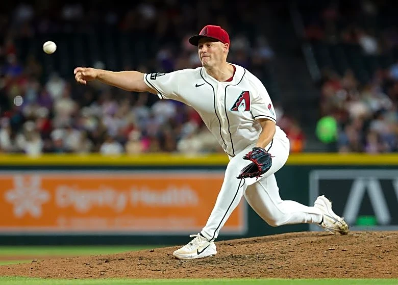 Blue Jays claim RHP Paul Sewald off waivers from D-backs