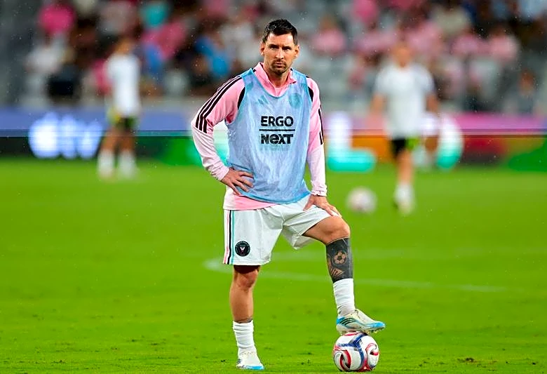 Soccer-Messi pens emotional tribute to late father, questions own future in the game