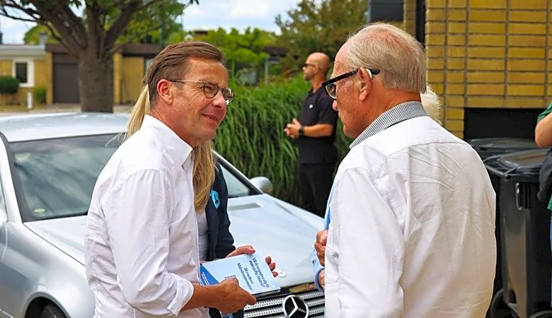 Sweden's right-wing government lags in poll, but gap narrows