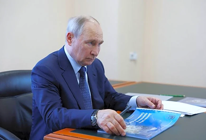 Putin visits disputed island near Japan, drawing Tokyo's ire