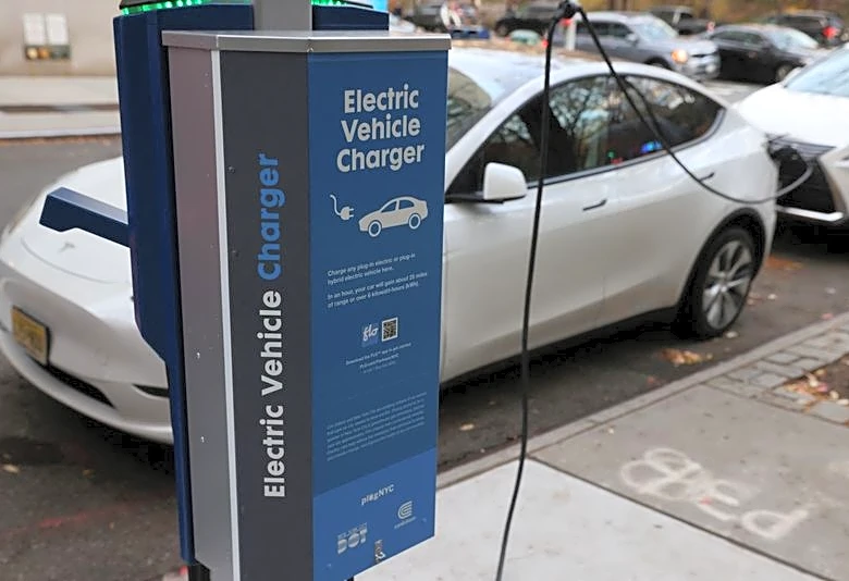 Trio of economic forces could boost electric vehicles, WoodMac says