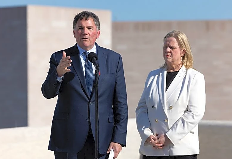 Canada government source says US also keen on trade deal before Aug 19 deadline