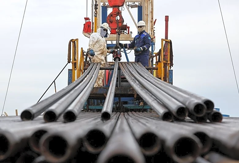 Oil set for weekly gains after US threatens indefinite blockade of Iran