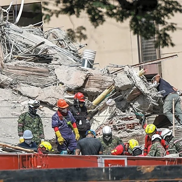 Race to reach trapped survivors offers hope in Colombia quake zone