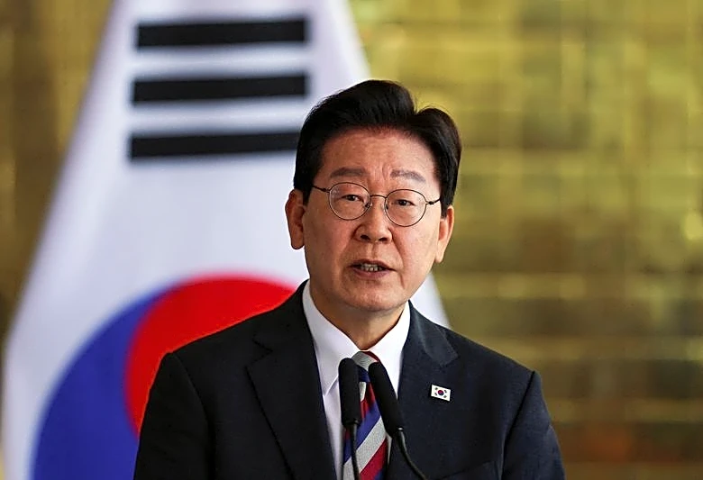 South Korea's Lee urges talks with North Korea to replace armistice with peace