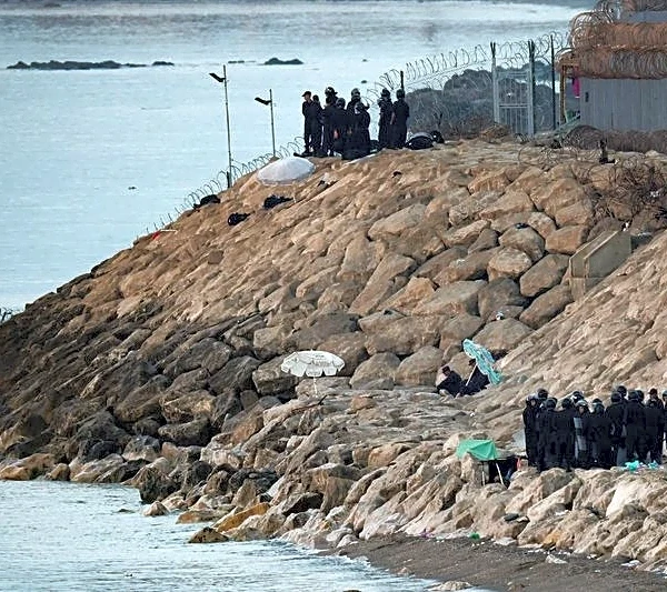 Spain disregarded Ceuta warnings before migrant rush, say border workers' unions