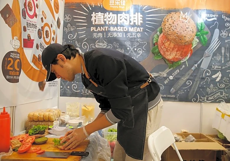 From coffee to hotpot, brands race to grab a bite of China's growing burger market