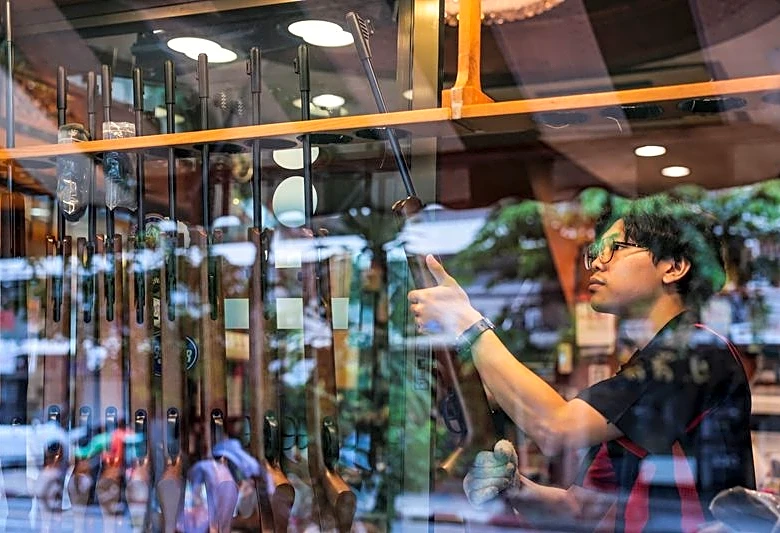 In Bangkok's gun district, traders say Thai crackdown misses the mark