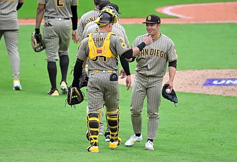 Baseball-MLB owners unanimously approve sale of San Diego Padres
