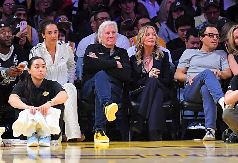 Reports: Buss family to sell remaining stake to new owners