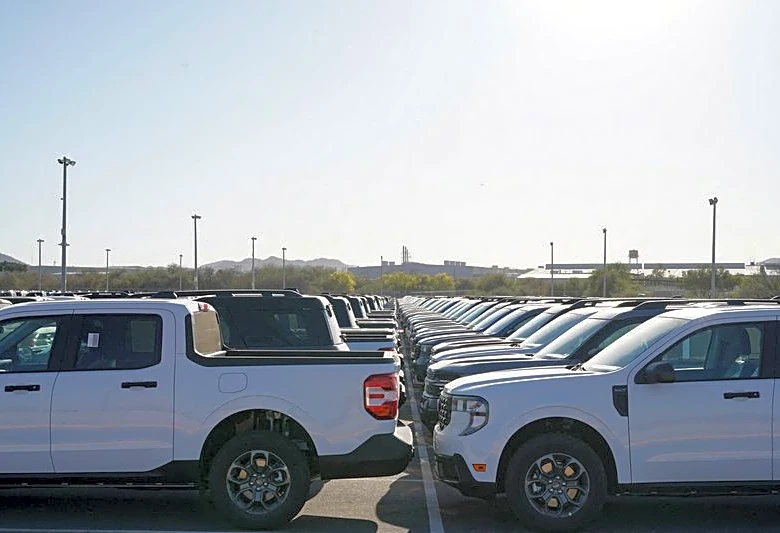 US, Canada try to bridge gaps over potential autos tariff cuts, sources say
