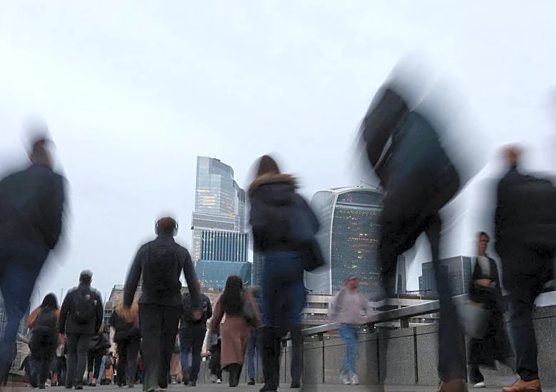 UK labour market loses more momentum in second quarter