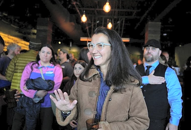 Florida, Alaska primaries offer early clues to battle for control of Congress