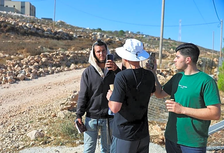 Exclusive-Israeli settler confronts Palestinian American at his besieged West Bank home