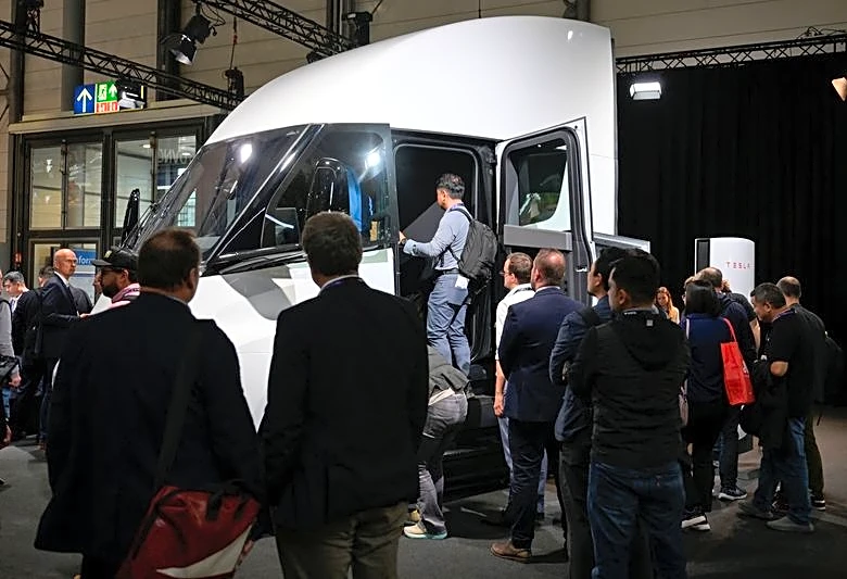 Einride forecasts faster growth, adds 500 Tesla Semi trucks to fleet
