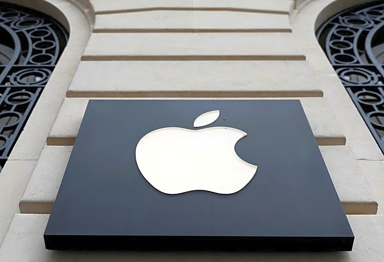Apple changes fees for alternative app stores in EU