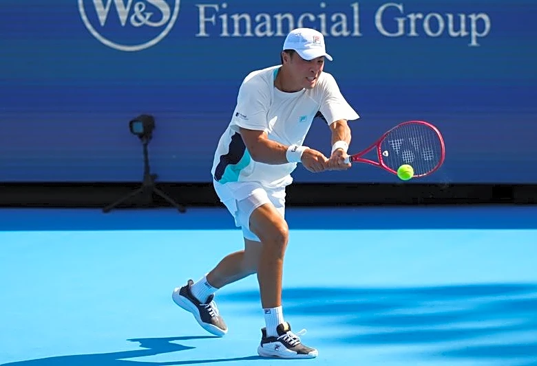 Tennis-Red-hot Nakashima stuns Medvedev to reach Cincinnati fourth round