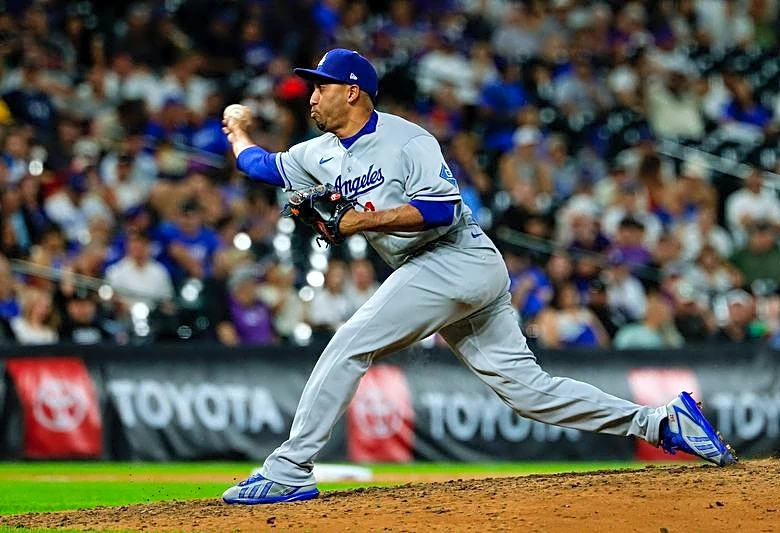 Dodgers place closer Edwin Diaz (neck) on IL