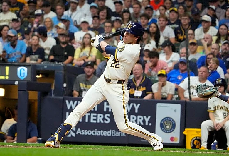 MLB roundup: Brewers match club record with 22 runs, blank Mariners