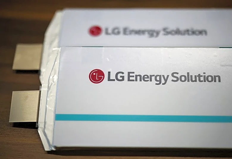 LG Energy, once fixed on EV batteries, jumps to Plan B